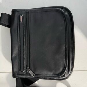 Tumi leather shoulder/crossbody bag unisex,